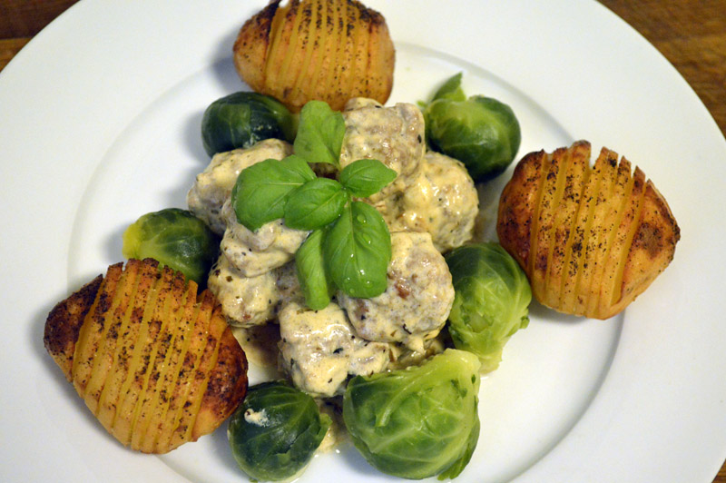 Lammefrikadeller i Crème Frâiche - Ungkarskokken